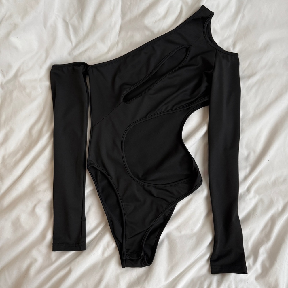 Cutout long sleeve bodysuit